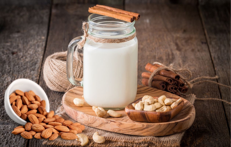 Sữa hạnh nhân và sữa hạt điều ít calo