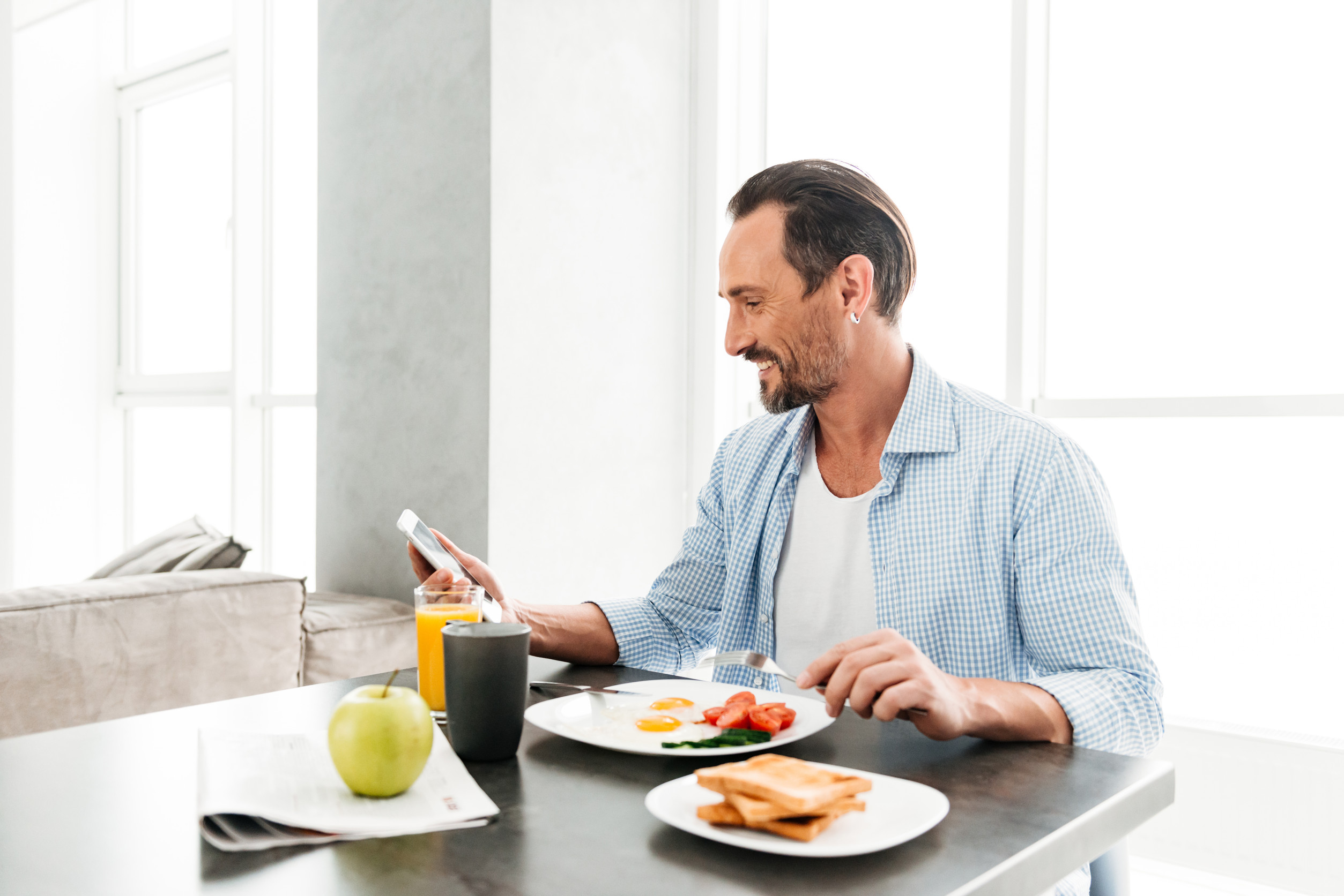 Lợi ích của testosterone đối với sức khỏe nam và nữ