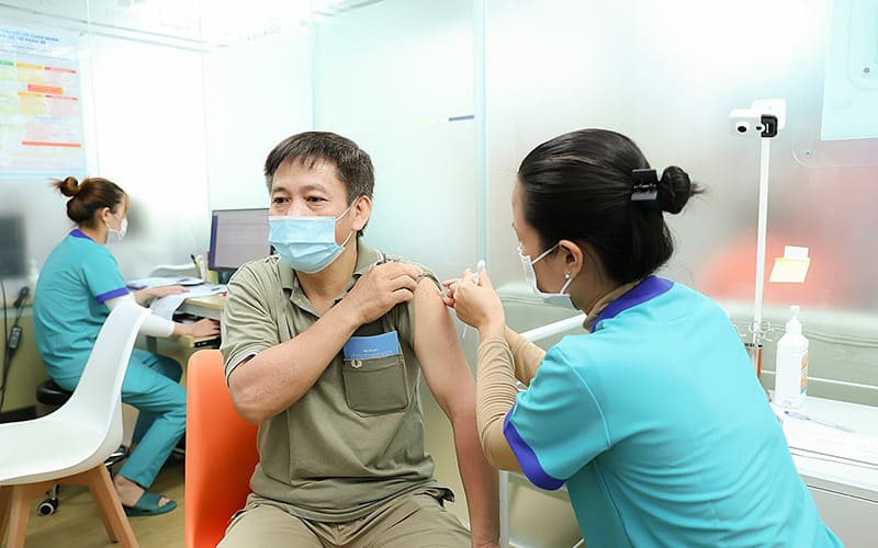 Tiêm Vắc-Xin Và Các Biện Pháp Y Tế